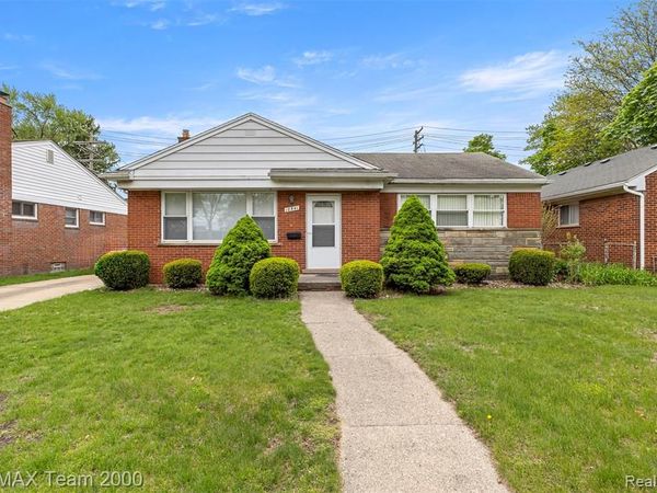 18441 Oakwood Boulevard , Dearborn, MI 48124