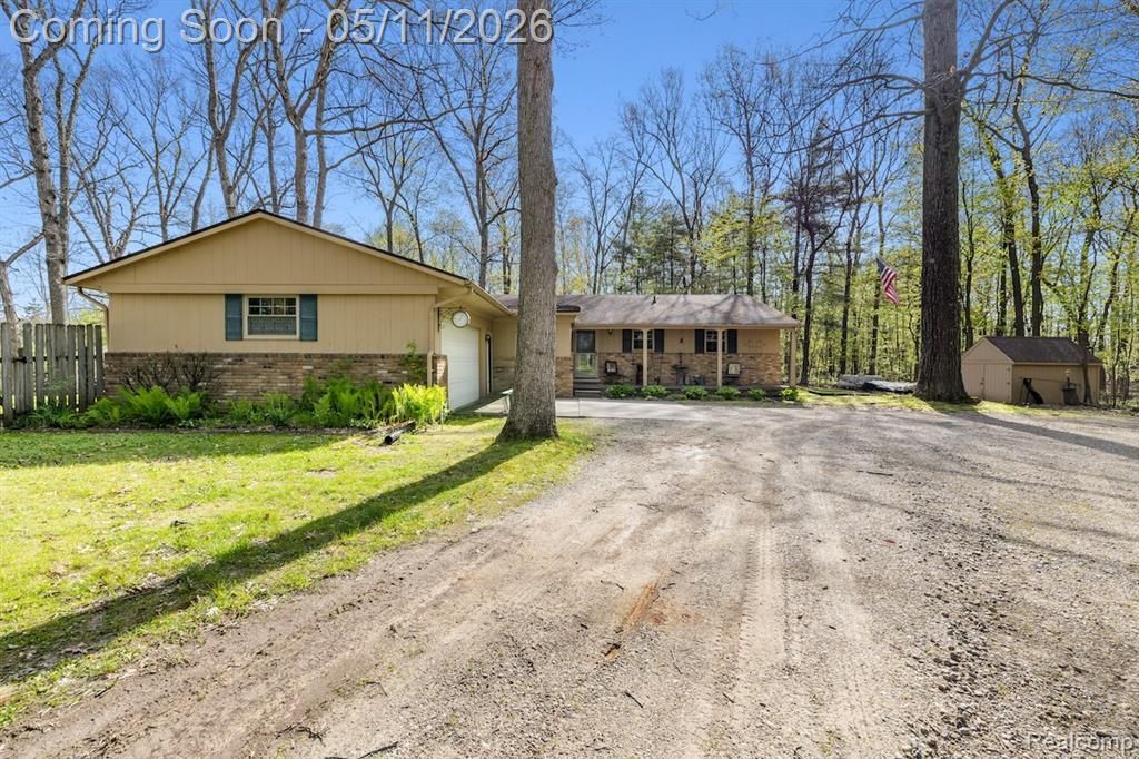 2700 N Hacker Road, Hartland Township, MI 48855 Main Photo