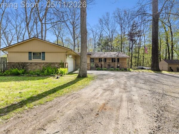 2700 N Hacker Road, Hartland Twp, MI 48855