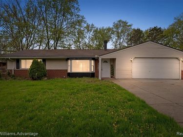 2479 IVANHOE Drive, West Bloomfield Twp, MI 48324