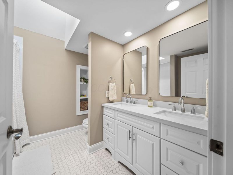 1508 Barrington Road , Columbus, OH 43221 Photo 43