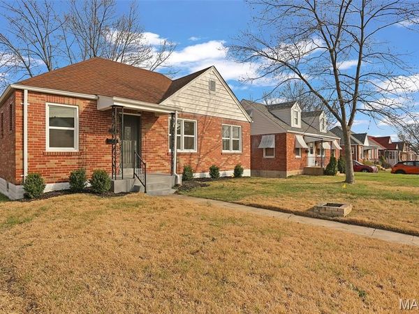 8636 Charlton Lane, Affton, MO 63123