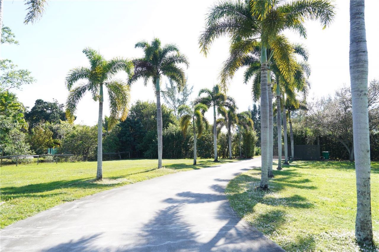 18901 SW 50th St , Southwest Ranches, FL 33332 Photo