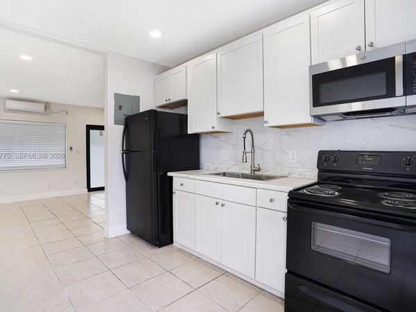 502 NW 7th CT , Unit 1, Hallandale Beach, FL 33009