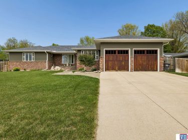 915 Woodcrest Court , York, NE 68467