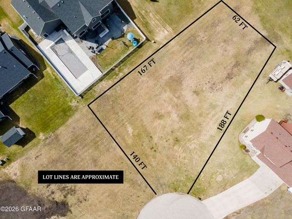 2421 PINEHURST Court NW, East Grand Forks, MN 56721