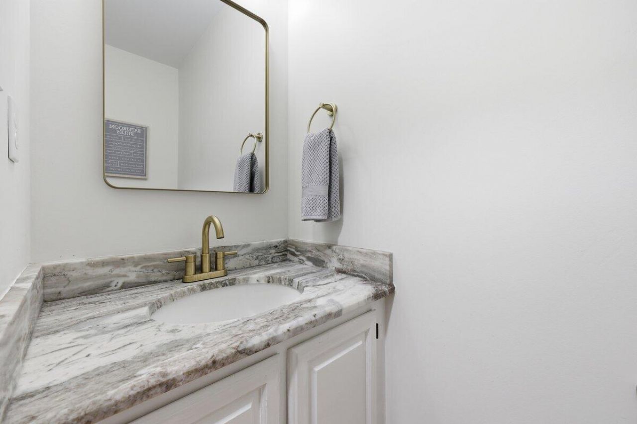 102 Garbon Drive Photo 12