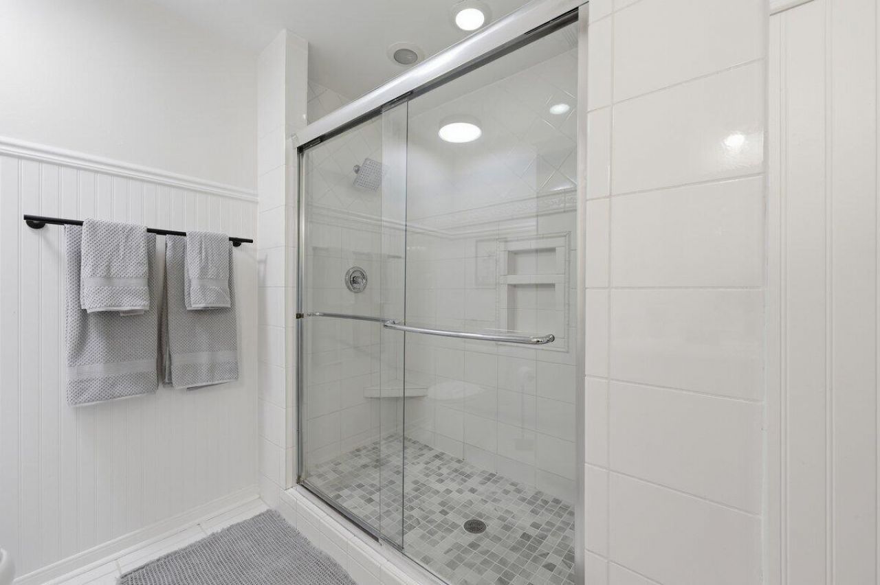 102 Garbon Drive Photo 29