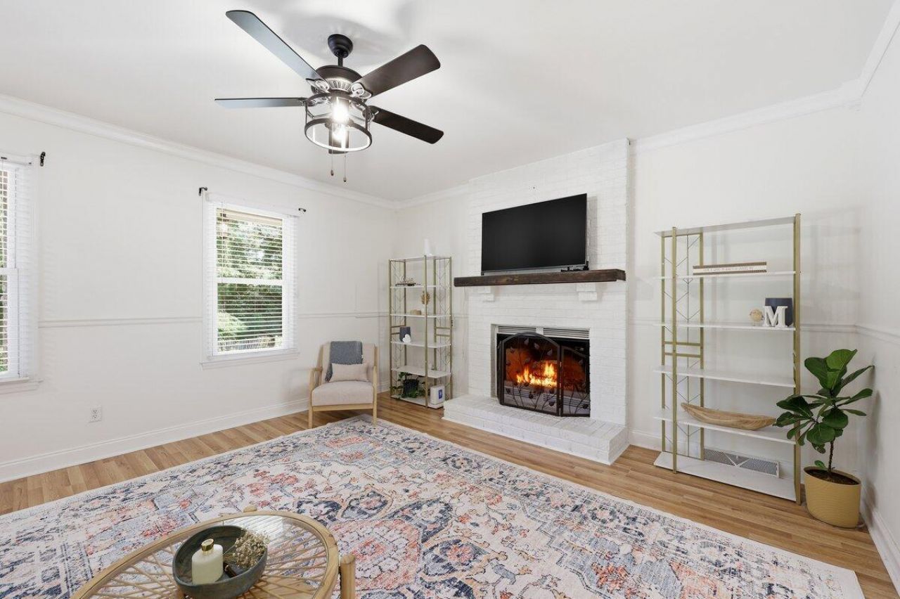 102 Garbon Drive Photo 9