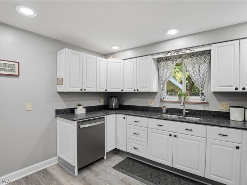 803 Westview Drive , Belpre, OH 45714 Photo 4