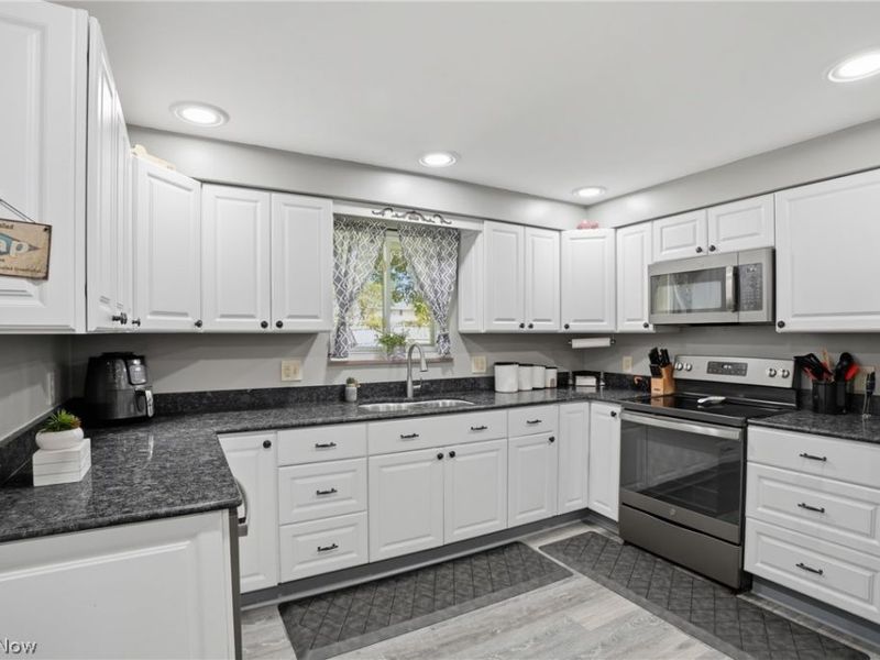 803 Westview Drive , Belpre, OH 45714 Photo 7
