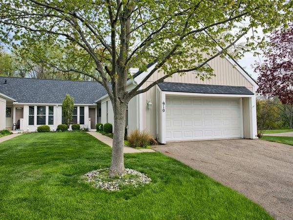 910 Cherrywood Circle, Portland, MI 48875