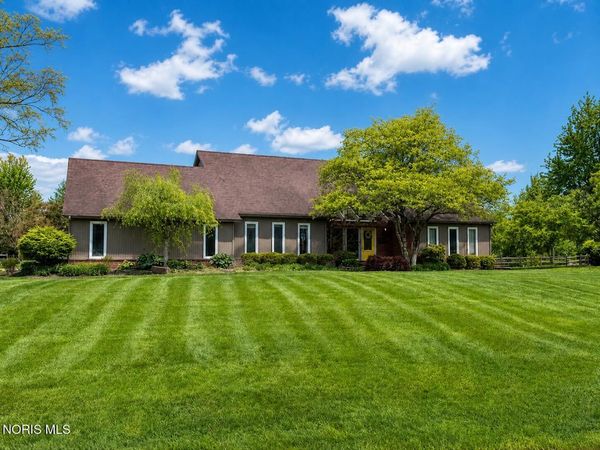 25673 Willowbend Road, Perrysburg, OH 43551