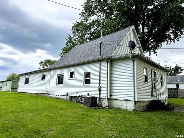 313 CENTRAL Avenue, St David, IL 61563