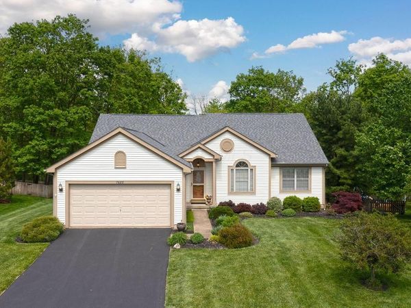 7686 Pinehill Road , Lewis Center, OH 43035