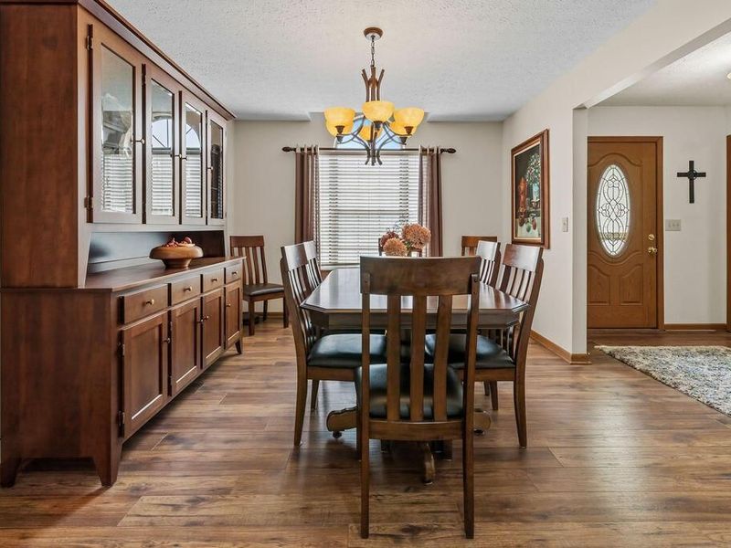 7686 Pinehill Road, Lewis Center, OH 43035 Photo 11
