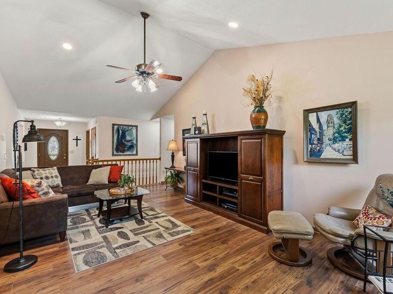 7686 Pinehill Road, Lewis Center, OH 43035 Photo 16