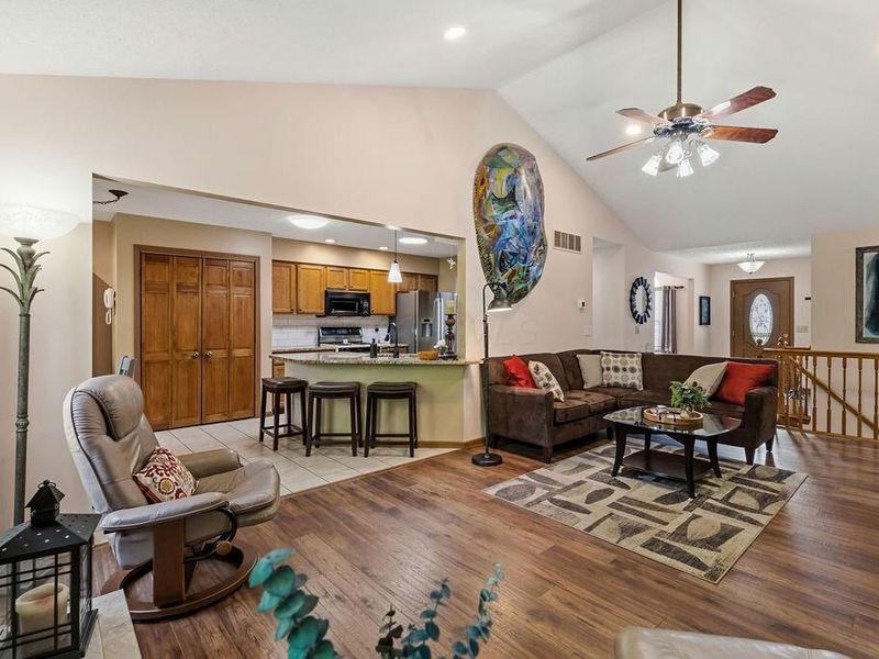 7686 Pinehill Road, Lewis Center, OH 43035 Photo 17