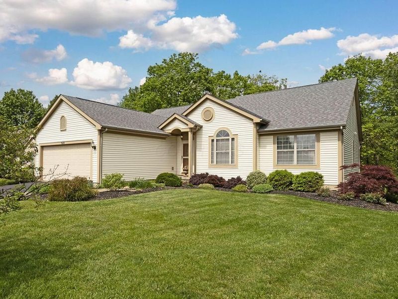 7686 Pinehill Road, Lewis Center, OH 43035 Photo 2