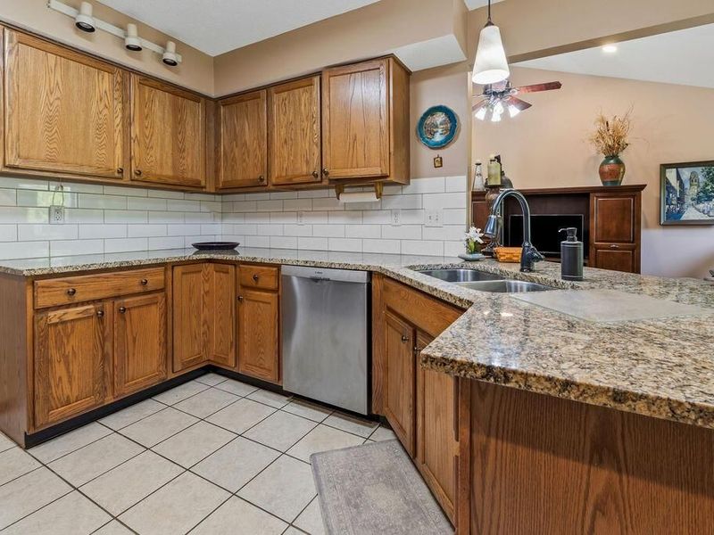 7686 Pinehill Road, Lewis Center, OH 43035 Photo 22