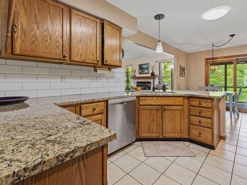 7686 Pinehill Road, Lewis Center, OH 43035 Photo 24