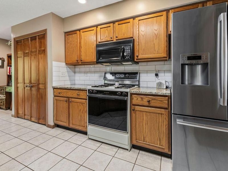 7686 Pinehill Road, Lewis Center, OH 43035 Photo 25