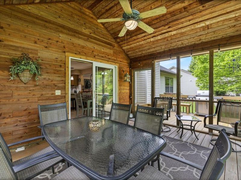 7686 Pinehill Road, Lewis Center, OH 43035 Photo 28