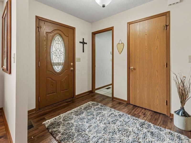 7686 Pinehill Road, Lewis Center, OH 43035 Photo 8