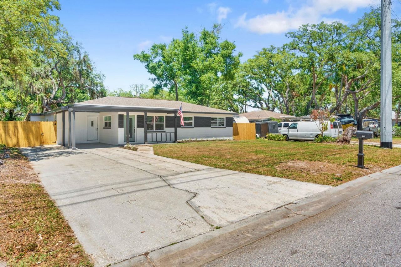 207 W Bougainvillea Avenue, Tampa, FL 33612 Photo