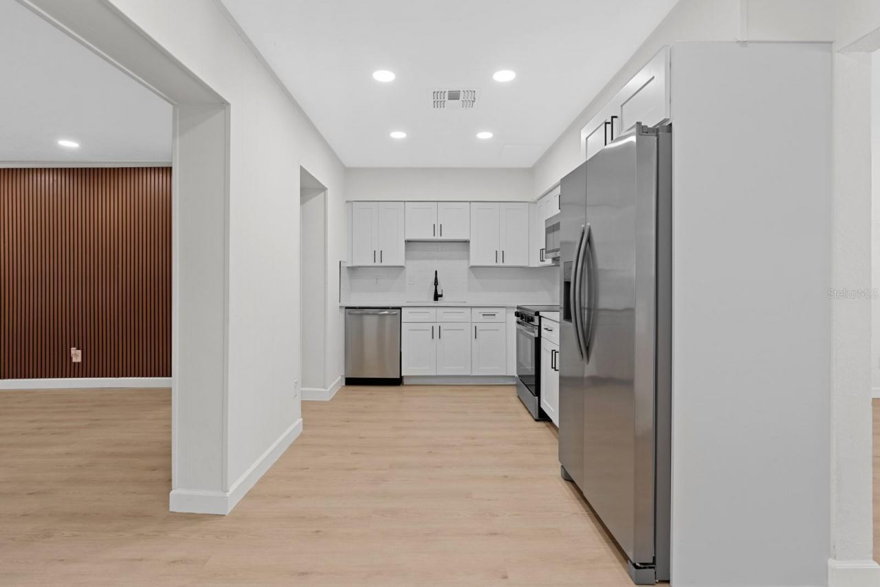 207 W Bougainvillea Avenue, Tampa, FL 33612 Photo
