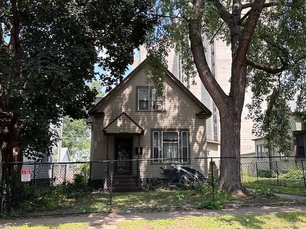 609 Case Avenue , Saint Paul, MN 55130