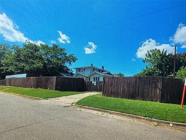 1302 N 7th Avenue, Durant, OK 74701