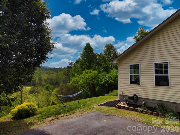 1798 New Stock Road , Weaverville, NC 28787