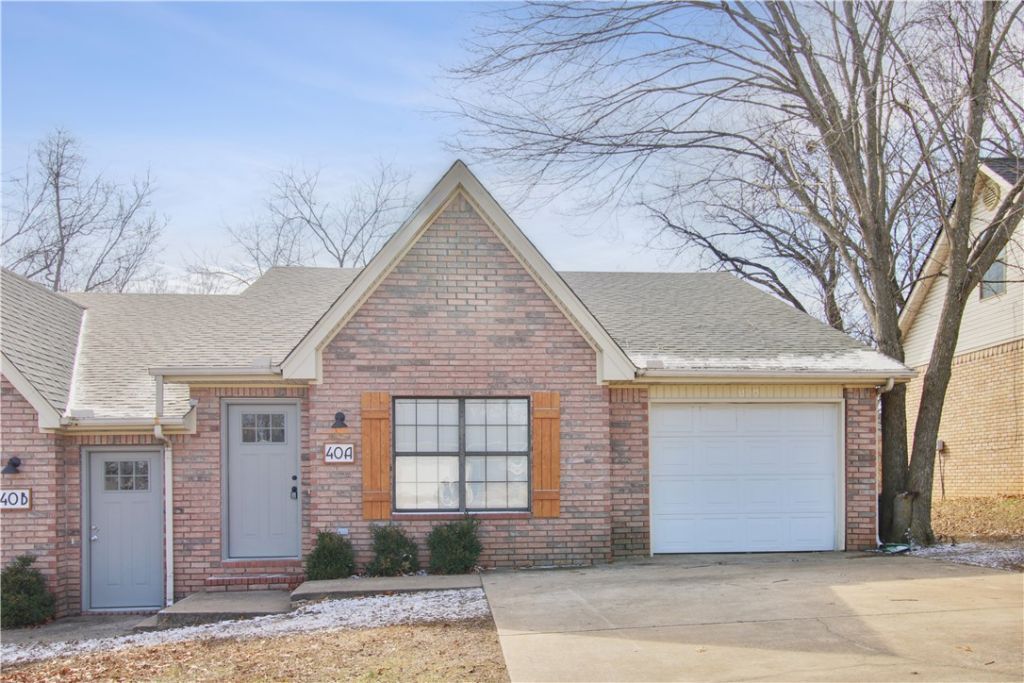 40 Holly Drive, Unit A & B, Bentonville, AR 72712 Main Photo