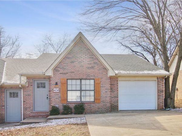 40 Holly Drive, Unit A & B, Bentonville, AR 72712