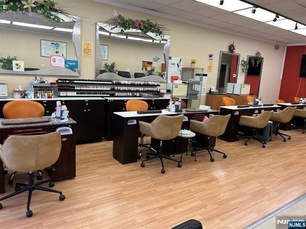 986 River Road, EDGEWATER, NJ 07020