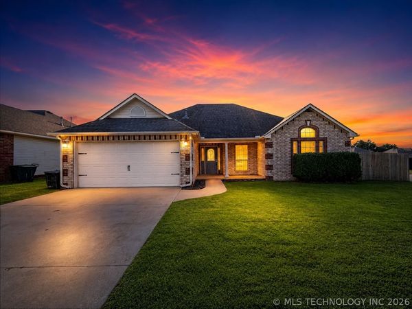 5202 Redbud Drive, Sand Springs, OK 74063
