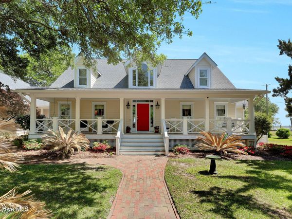 611 Moores Landing Road, Hampstead, NC 28443