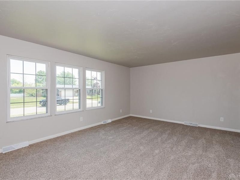 5689 Westcreek Drive, Trotwood, OH 45426 Photo 7