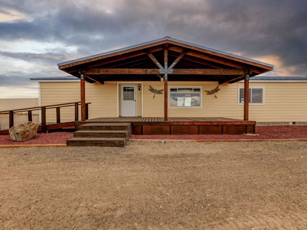 89438 W Campbell Lane, Christmas Valley, OR 97641