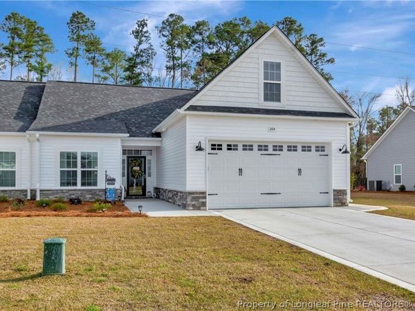 204 Oak Pointe Circle, Lumberton, NC 28358