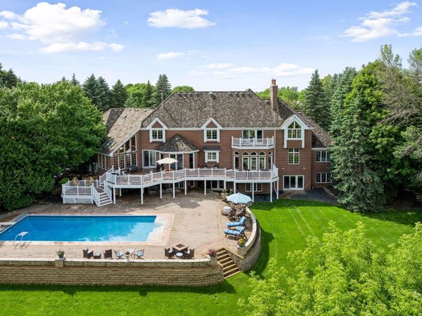 10 Apple Orchard Court , Dellwood, MN 55110