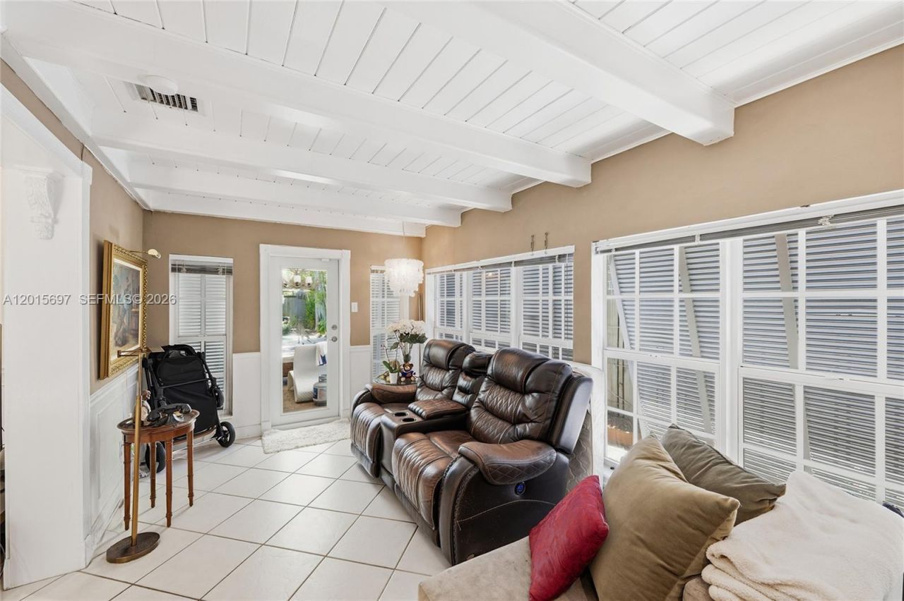 636 NE 17th Ter, Fort Lauderdale, FL 33304 Photo
