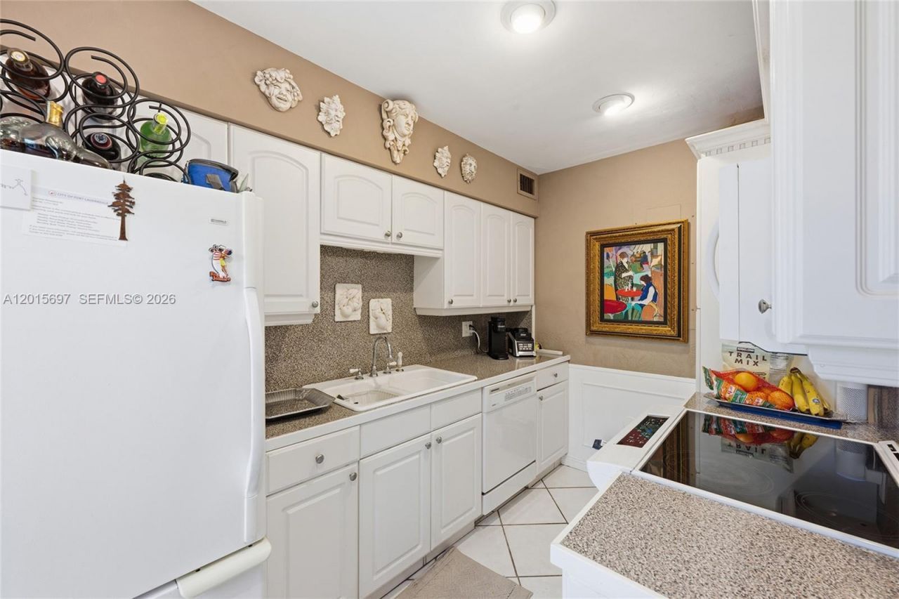 636 NE 17th Ter, Fort Lauderdale, FL 33304 Photo