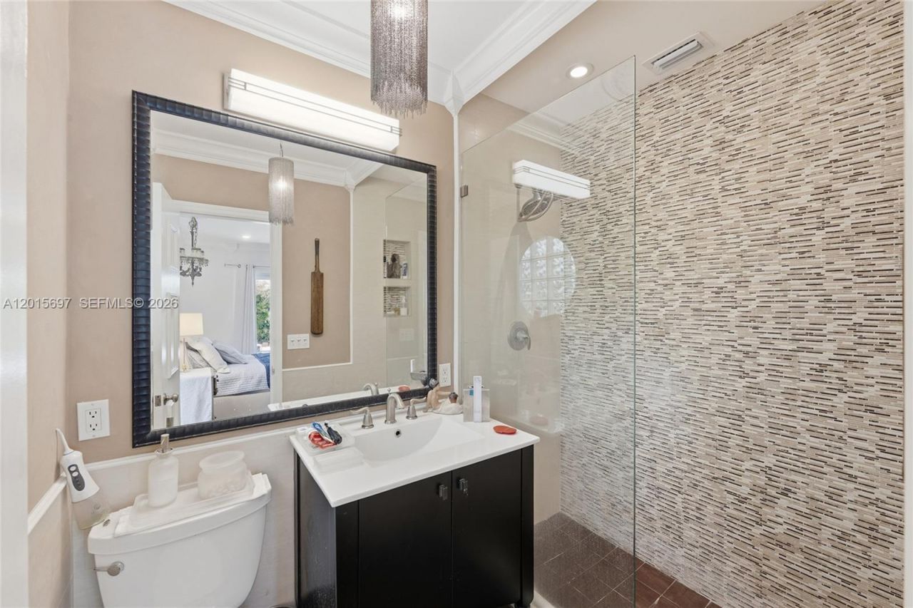 636 NE 17th Ter, Fort Lauderdale, FL 33304 Photo