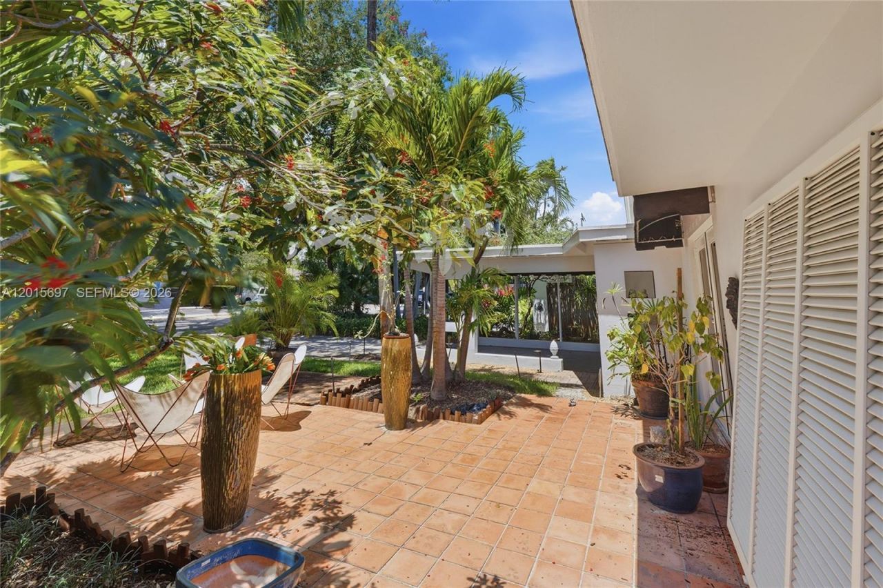 636 NE 17th Ter, Fort Lauderdale, FL 33304 Photo