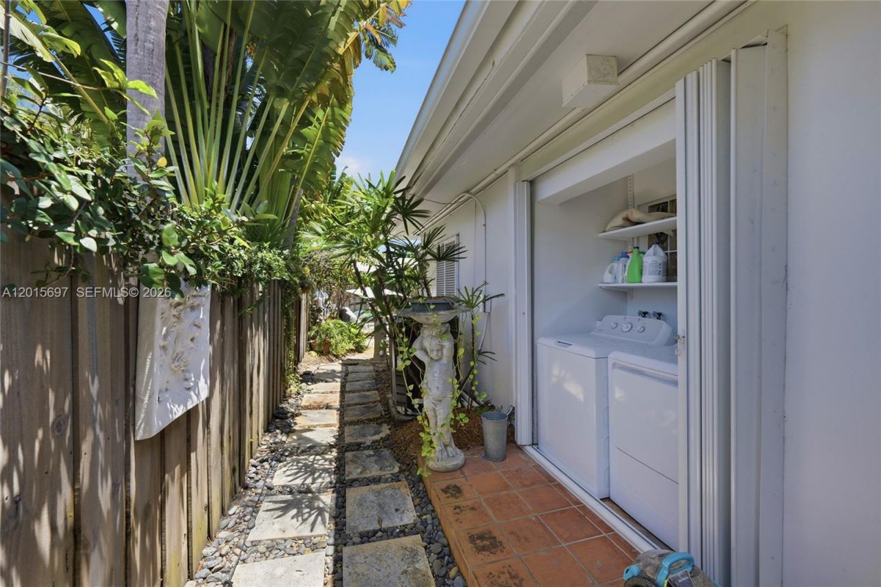 636 NE 17th Ter, Fort Lauderdale, FL 33304 Photo