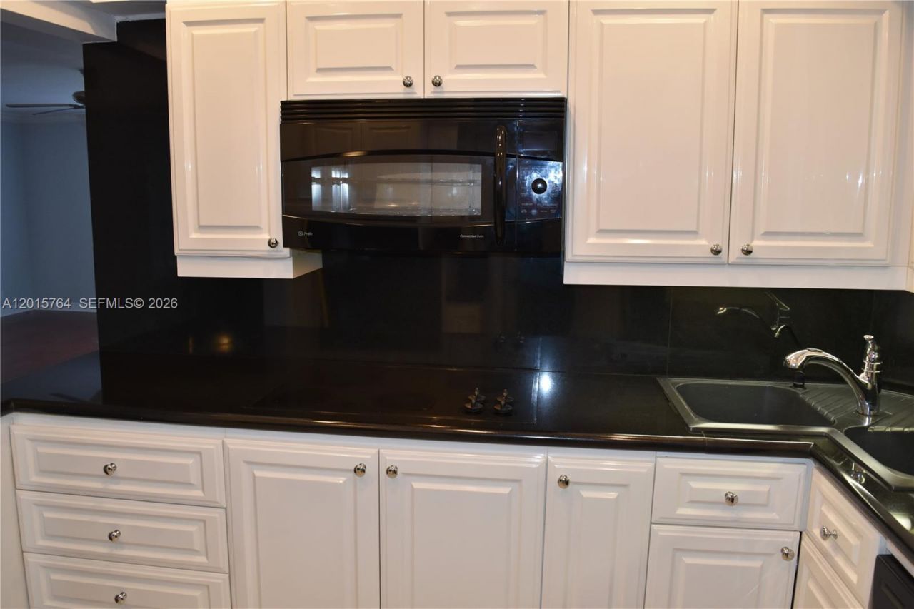 1881 Middle River Dr, Unit 402, Fort Lauderdale, FL 33305 Photo