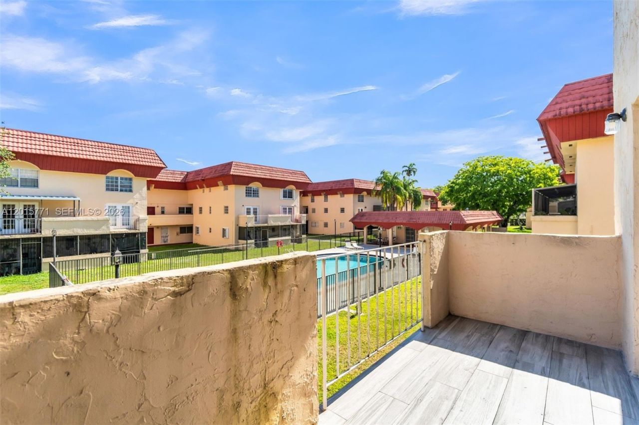 10903 N Kendall Dr, Unit 222, Miami, FL 33176 Photo