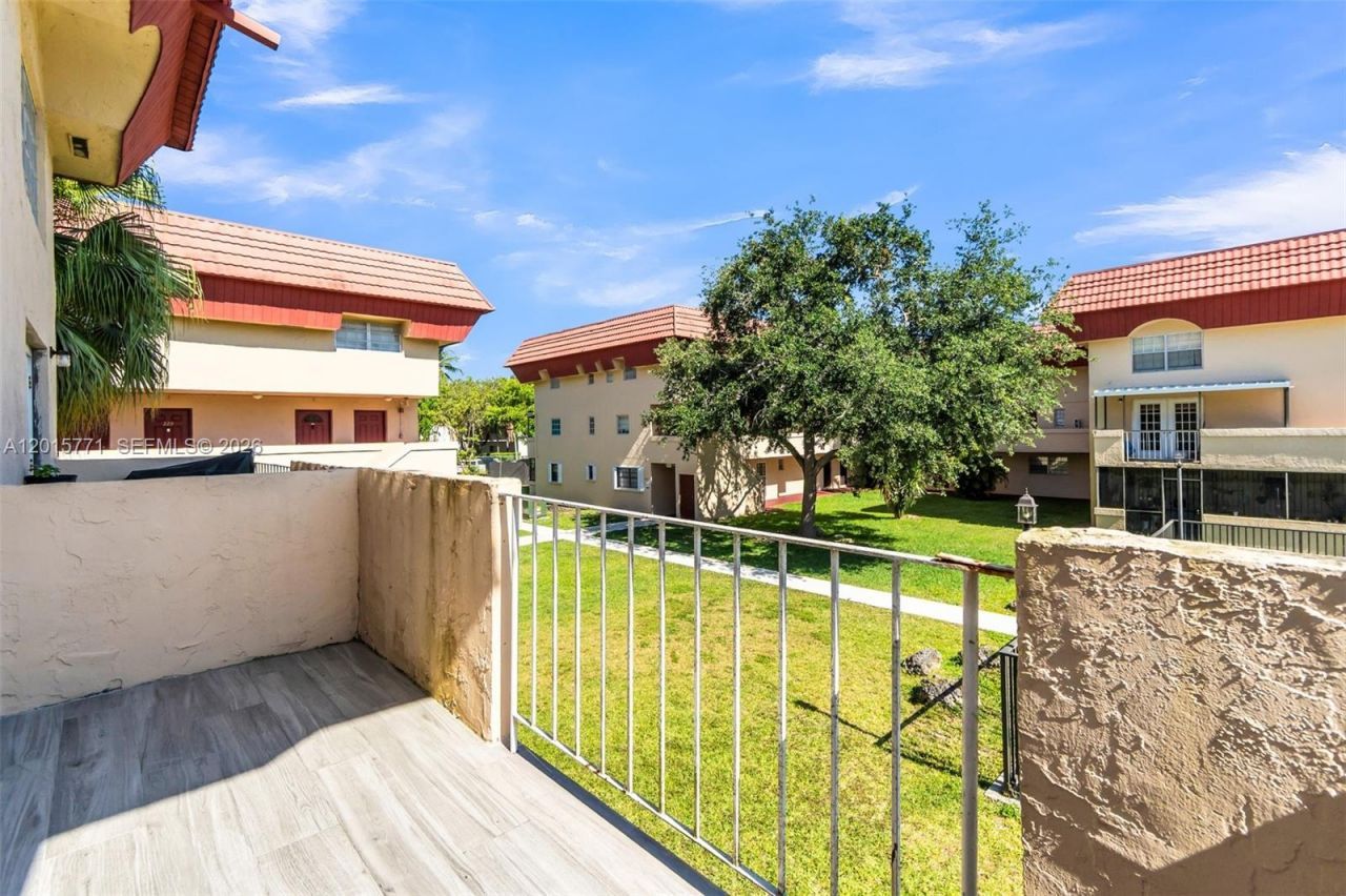 10903 N Kendall Dr, Unit 222, Miami, FL 33176 Photo